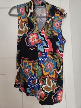 Cable & Gauge Black Floral V-Neck Sleeveless Camisole